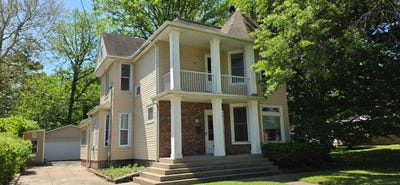 /international/us/813-e-broadway-monmouth-il-110108079575/