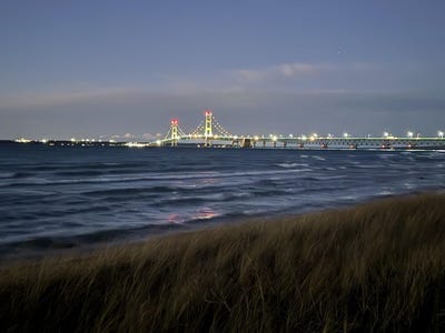 /international/us/416-lakeside-drive-mackinaw-city-mi-110103652552/