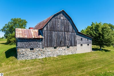 /international/us/12924-mclachlan-road-kewadin-mi-110108984517/