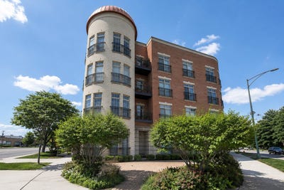 /international/us/6425-w-touhy-avenue-chicago-il-110119567162/