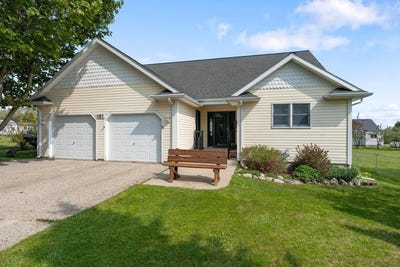 /international/us/181-w-elliott-street-st-ignace-mi-110101111986/