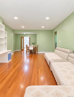 /international/us/6711-152-street-flushing-ny-110120154714/