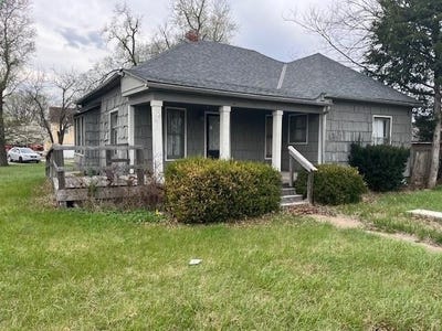 /international/us/701-n-webster-street-spring-hill-ks-110105343922/