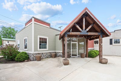 /international/us/100-s-pearl-street-thorntown-in-110107451805/