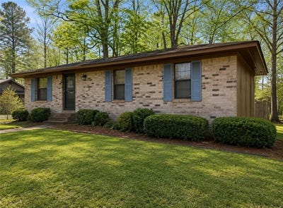 /international/us/816-maywood-st-tuskegee-al-110108654058/
