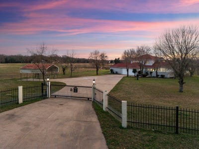 /international/us/8862-county-road-4028-kemp-tx-110108450889/