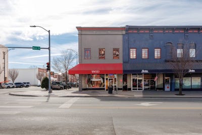 /international/us/101-w-main-st-independence-ks-110105781367/