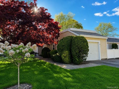 /international/us/607-cabot-court-saint-james-ny-110107786872/
