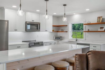 /international/us/100-easy-street-orland-me-110109420689/