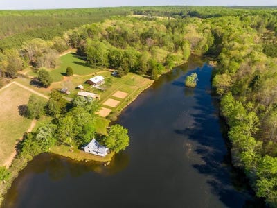 /international/us/817-brill-road-scottsville-va-110108587079/