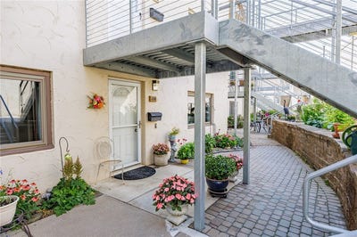 /international/us/208-bay-village-drive-irondequoit-ny-110101056312/