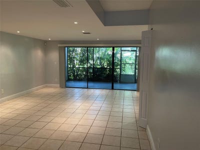 /international/us/8843-springtree-lakes-drive-sunrise-fl-110109785651/