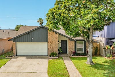 /international/us/15-tradewinds-drive-galveston-tx-110108615371/