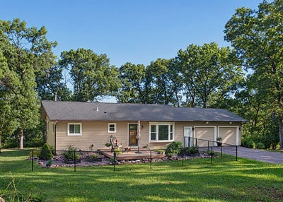 /international/us/1800-white-oak-drive-eau-claire-wi-110120535082/