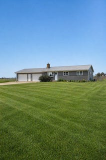 /international/us/1751-maples-road-dixon-il-110107571440/
