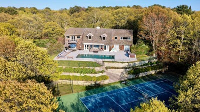 /international/us/28-deer-ridge-trail-water-mill-ny-110097593392/