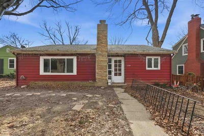/international/us/1519-e-court-st-iowacity-ia-110105633481/
