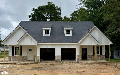 /international/us/207-s-main-street-four-oaks-nc-110100553412/