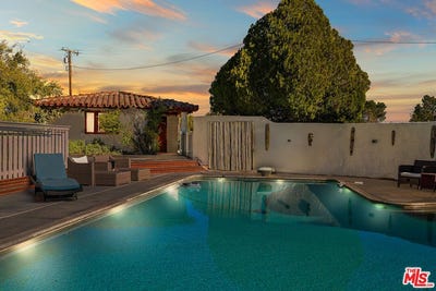 /international/us/15617-mondamon-rd-apple-valley-ca-110104036306/