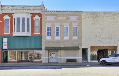 /international/us/105-w-cherry-street-nevada-mo-110106522753/