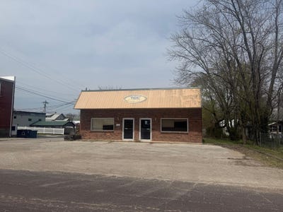 /international/us/129-e-2nd-street-mountain-grove-mo-110106853459/