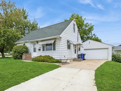 /international/us/1236-miami-court-ne-cedar-rapids-ia-110101426028/