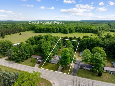 /international/us/9055-homestead-road-benzonia-mi-110108905164/