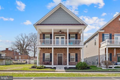 /international/us/605-front-street-delaware-city-de-110106801754/