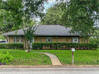 /international/us/1092-south-holland-street-bellville-tx-110119659987/