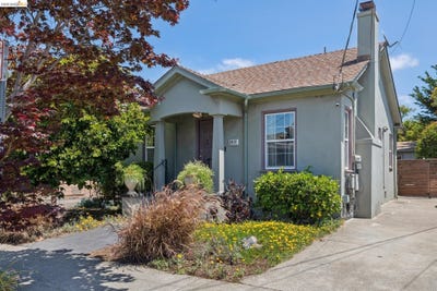 /international/us/2817-stanton-st-berkeley-ca-110108336798/