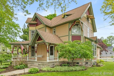 /international/us/529-avery-street-lowell-mi-110108293751/