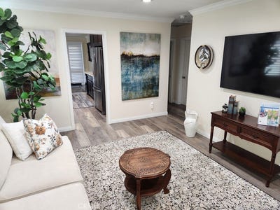 /international/us/2697-w-parkside-lane-anaheim-ca-110106143170/