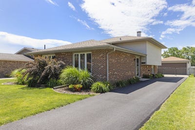 /international/us/3835-w-121st-place-alsip-il-110108911675/