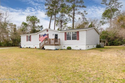 /international/us/122-lejeune-road-cape-carteret-nc-110098090311/