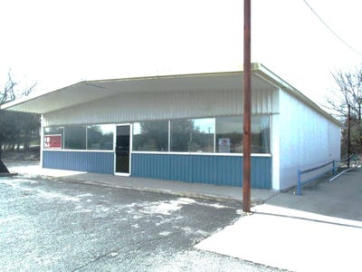 /international/us/705-n-commercial-goldthwaite-tx-110102100380/