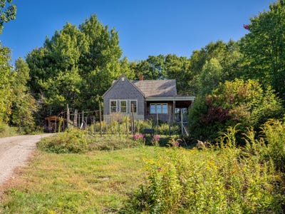 /international/us/642-lincolnville-avenue-searsmont-me-110119988244/