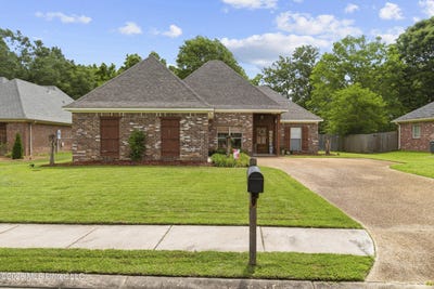 /international/us/137-creekside-drive-canton-ms-110107846110/