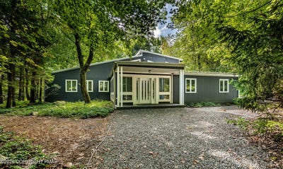 /international/us/11-mason-street-mount-pocono-pa-110108024257/