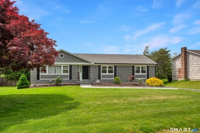 /international/us/11-whippoorwill-road-bethel-ct-110108378362/