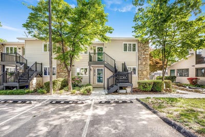 /international/us/411-britton-creek-drive-hendersonville-nc-110099408996/
