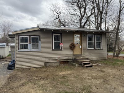 /international/us/27-saint-john-street-skowhegan-me-110107721825/