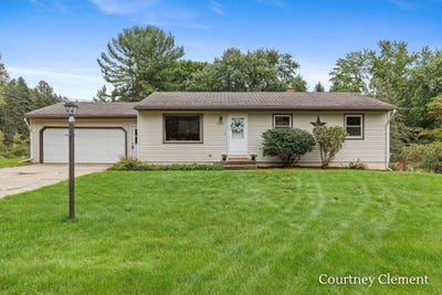 /international/us/5108-pleasant-creek-avenue-ne-comstock-park-mi-110110238710/