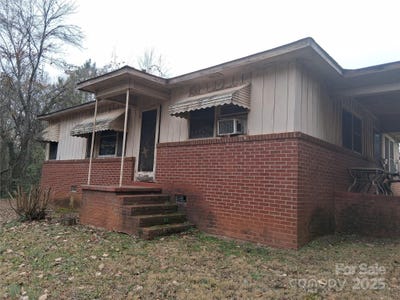 /international/us/111-parmer-street-forest-city-nc-110104415883/