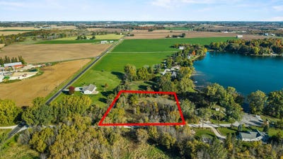/international/us/9422-s-lake-drive-manitowoc-wi-110120557346/