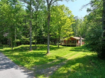 /international/us/412-corlear-drive-willsboro-ny-110100891497/