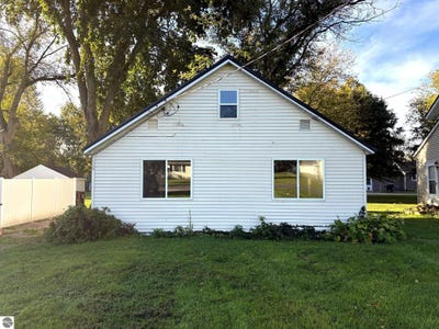 /international/us/106-webster-ithaca-mi-110120496585/