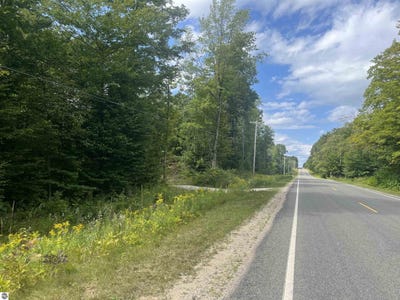 /international/us/7-mile-road-lake-city-mi-110109979557/