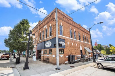 /international/us/102-e-michigan-avenue-marshall-mi-110101547968/?lang=id