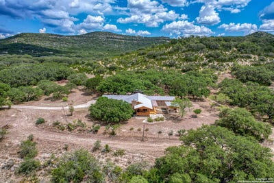 /international/us/1482-flat-rock-circle-leakey-tx-110103166270/