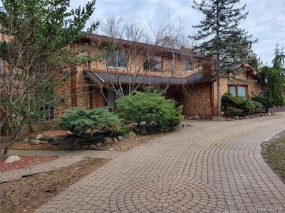 /international/us/5549-perrytown-drive-west-bloomfield-twp-mi-110107016116/